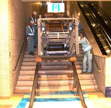 階段運搬レールウインチ設置